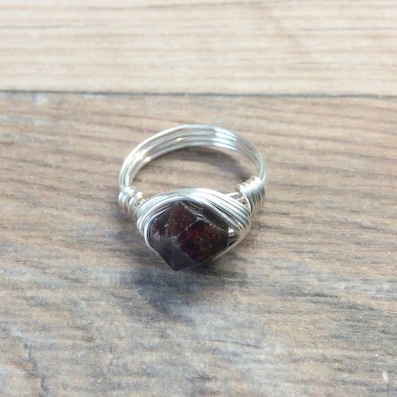 Garnet ring, Sterling Silver, January birthstone, Red gemstone ring - Picture 2 of 6
